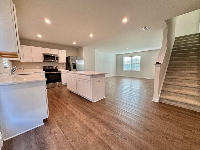 Building Photo - 4 Bedroom, 2.5 Bath Home w/ Office and 2 Car Garage