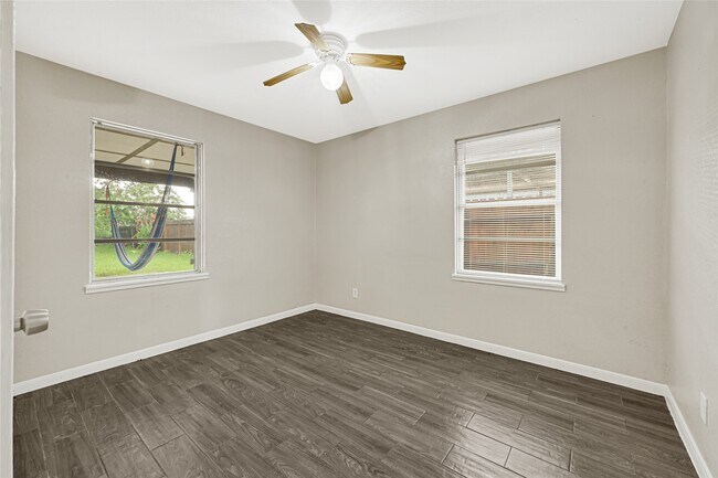 Building Photo - 1407 Avenue I