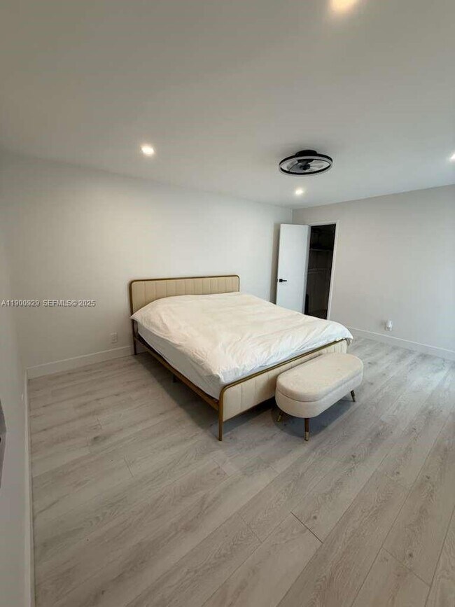 Building Photo - 2227 Roosevelt St