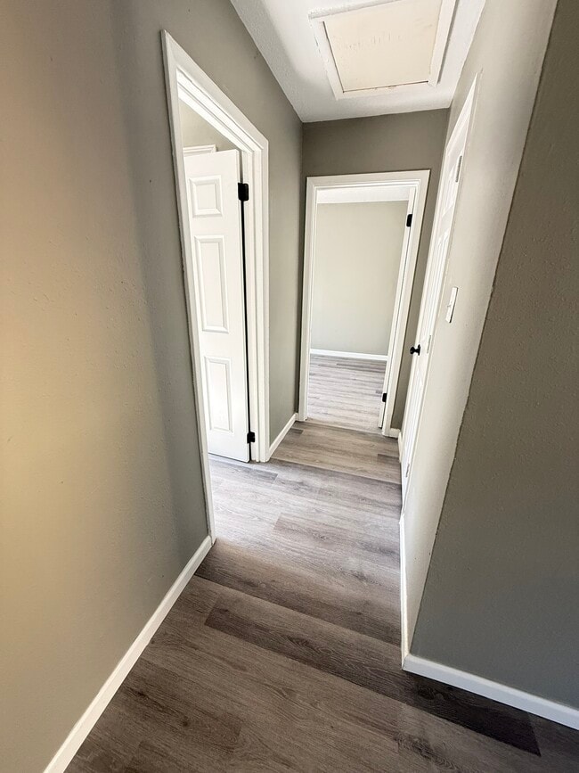 Building Photo - 3831 Morningview Dr