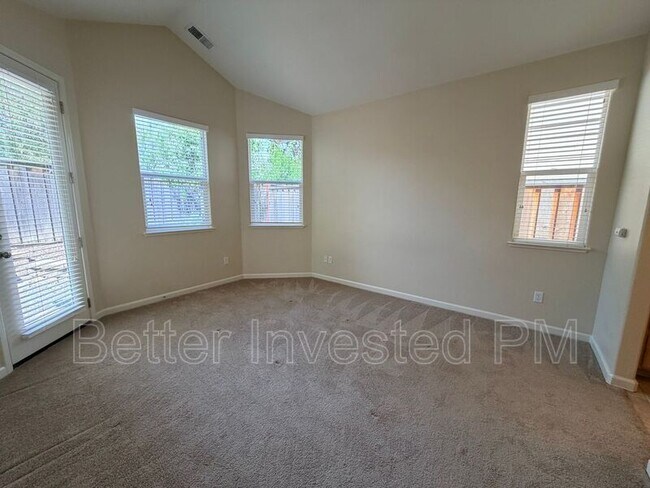 Building Photo - 1743 Waltzer Rd