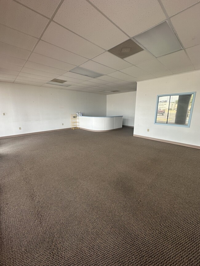 Building Photo - 2662 Hwy 290 W