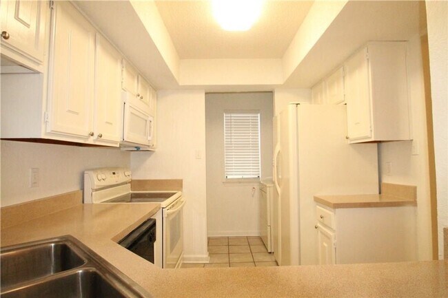 Building Photo - 3635 Garden Brook Dr