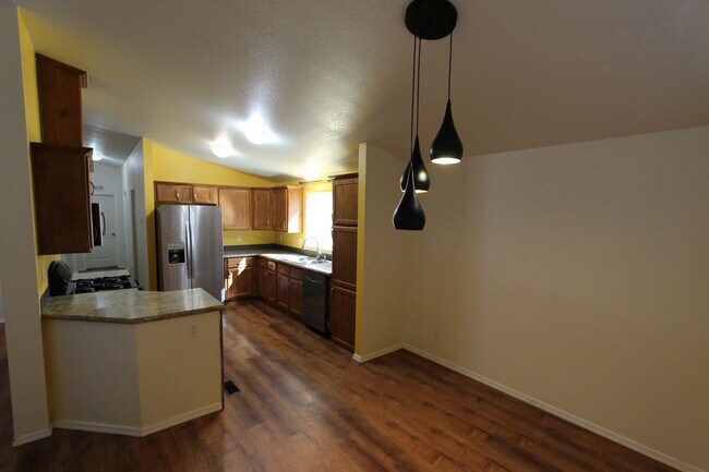 Building Photo - * LEASE PENDING $500 Move-In Special! Charming 3-Bed Home in Christmas Tree Estates
