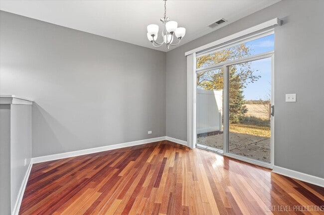 Building Photo - 450 Majestic Ln