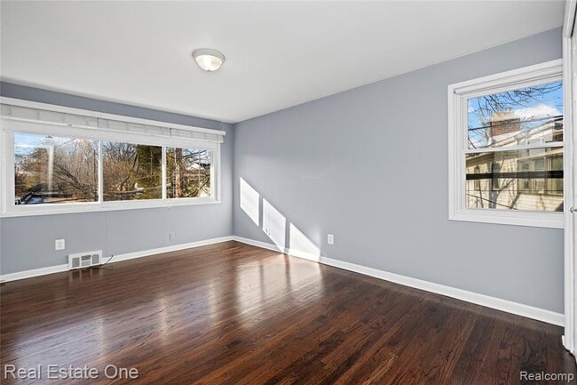 Building Photo - 556 Bloomfield Ct