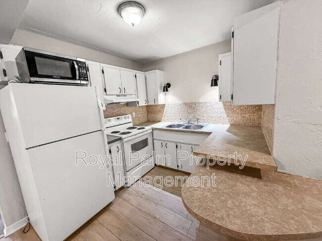 Building Photo - 3744 Estelle Ave