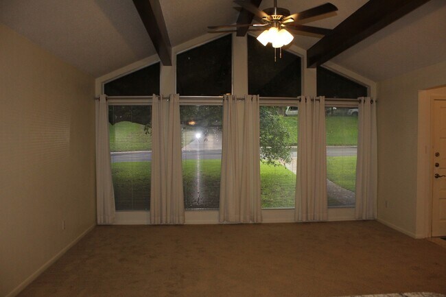 Building Photo - 3 BEDROOM, NORTH BELTON