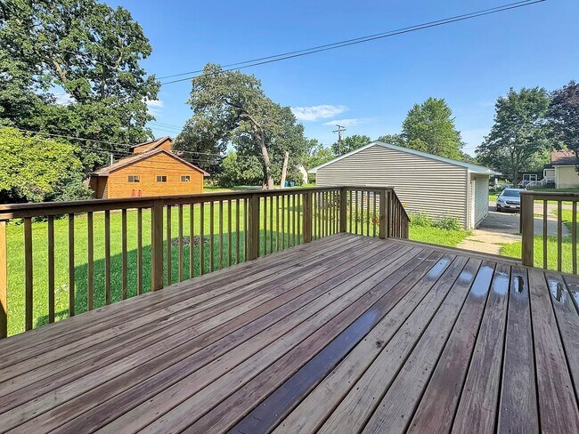 Building Photo - 465 3rd Ave