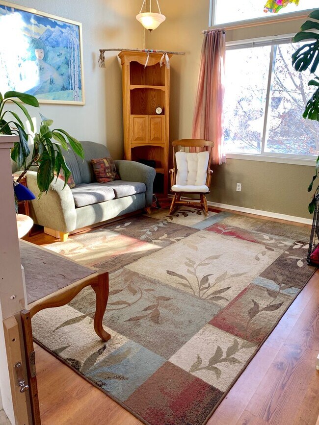 Building Photo - Spacious Rowhouse on Cul-de-sac in SW Longmont for Lease!