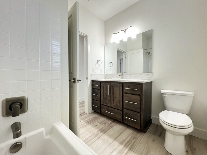 Building Photo - 2370 W Herron Ridge Dr