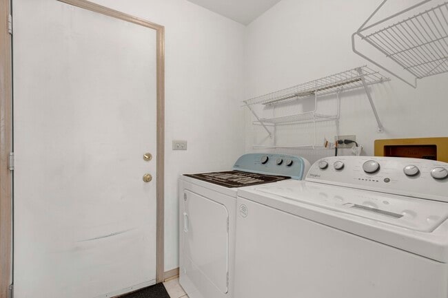 Building Photo - 2164 Seaver Ln