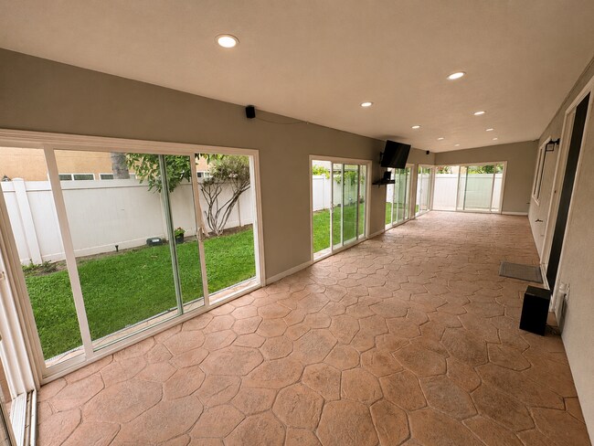 Building Photo - 621 Marbella Ct