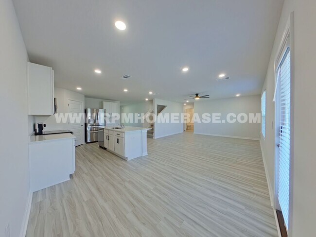 Building Photo - Spacious 5-Bedroom Home in Shoal River Community with Modern Features and Community Pool Access!