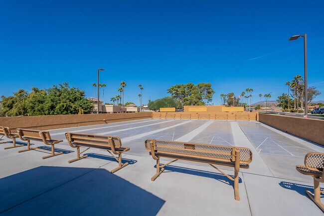 Building Photo - 650 S Arrowwood Way