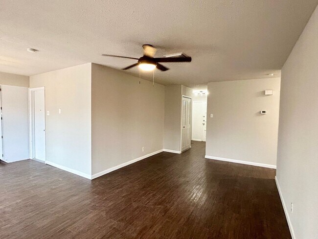 Building Photo - Close to UTSA - 3/2 Home for Rent