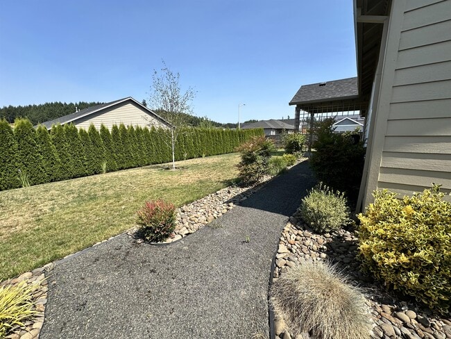 Building Photo - 823 Riley Dr NE