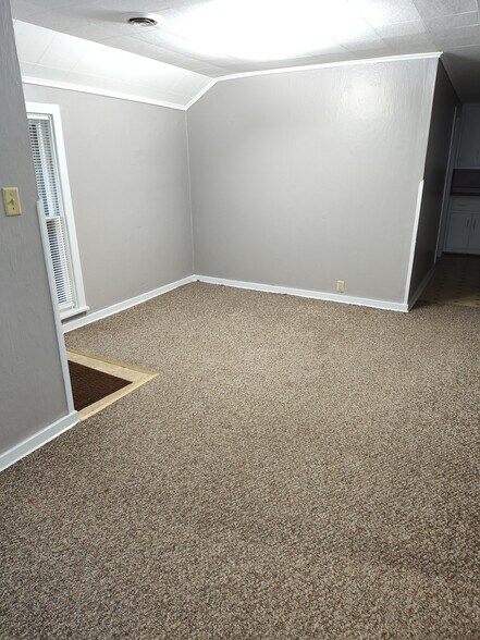 Building Photo - 1308 Cedar St