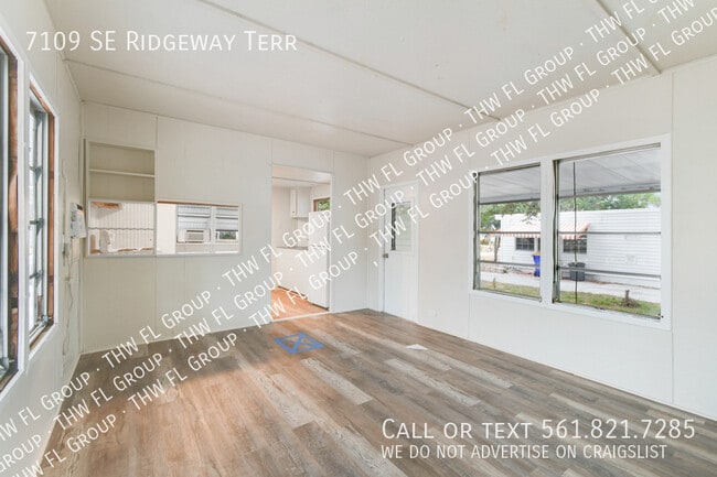 Building Photo - 7109 SE Ridgeway Terrace