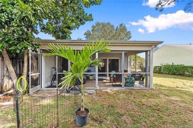 Building Photo - 111 Oakwood Dr