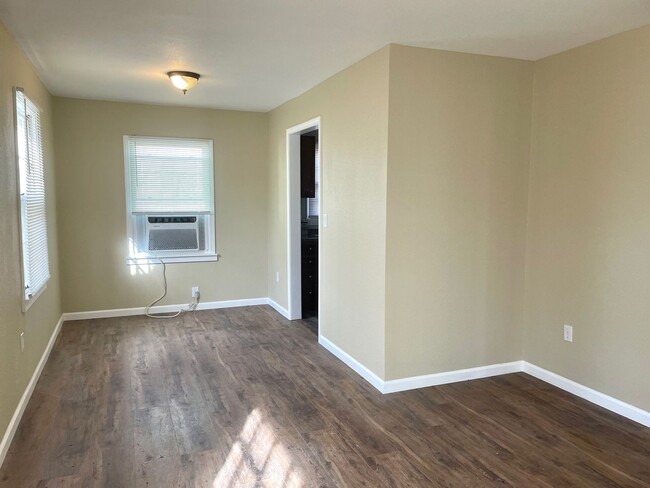 Building Photo - 110 S Rosewood