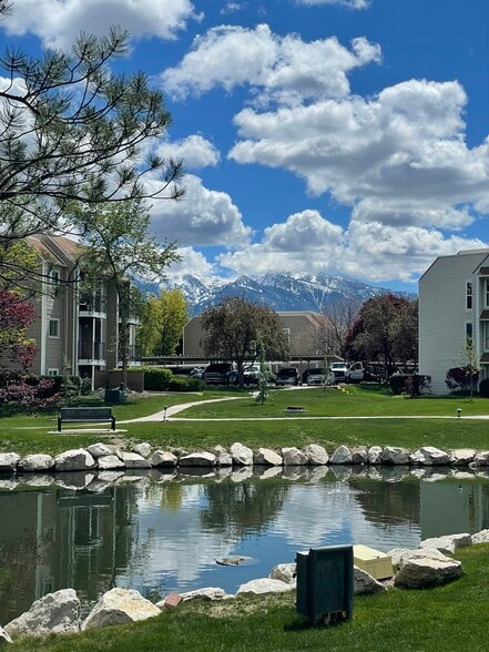 Building Photo - 1044 E Quail Park Dr