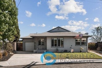 Building Photo - 1703 Midvale Dr