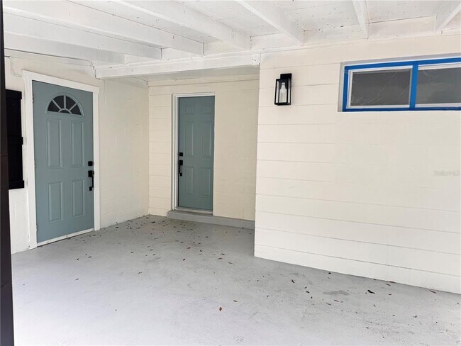 Building Photo - 3205 E Shadowlawn Ave