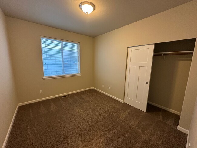 Building Photo - 9546 6th Way SE