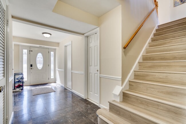 Building Photo - 7913 Central Park Cir