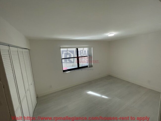 Building Photo - Updated 2-Bedroom Villa with Modern Featur...