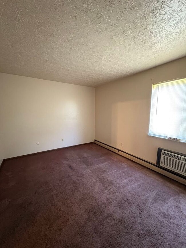 Building Photo - One bedroom one bathroom apartment for rent