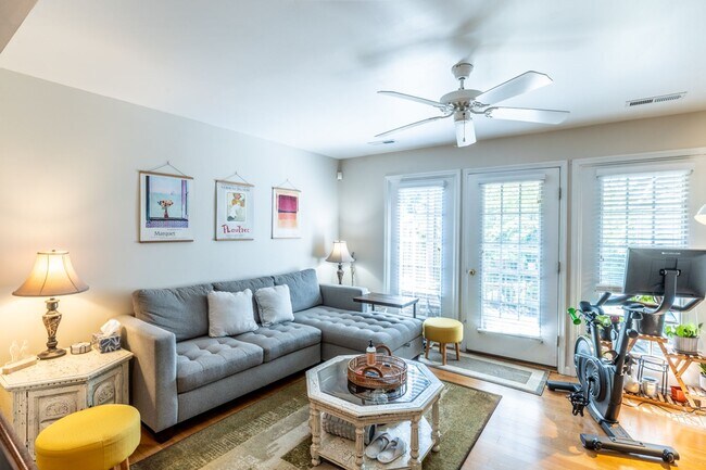 Building Photo - 1463 Glenside Green - River Run Townhome!