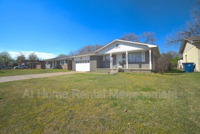 Building Photo - 10219 E 7th St