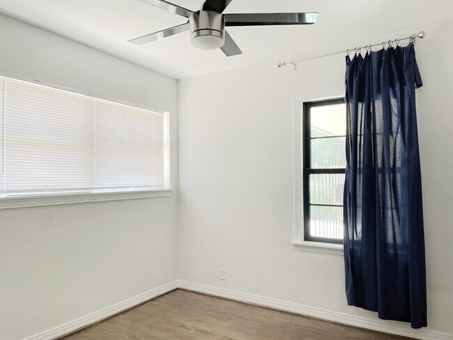 Building Photo - 2102 Ansbury Dr