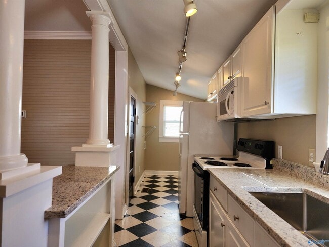 Building Photo - 1214 Pratt Ave NE