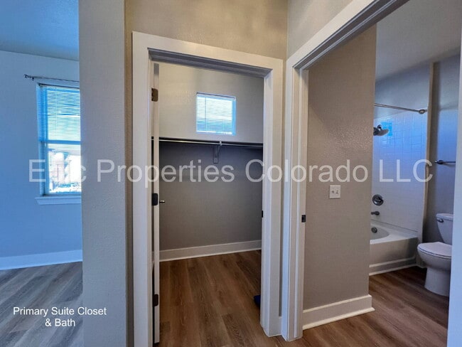 Building Photo - GORGEOUS Bright & Spacious 2 bedroom / 2 bath Modern Condo!