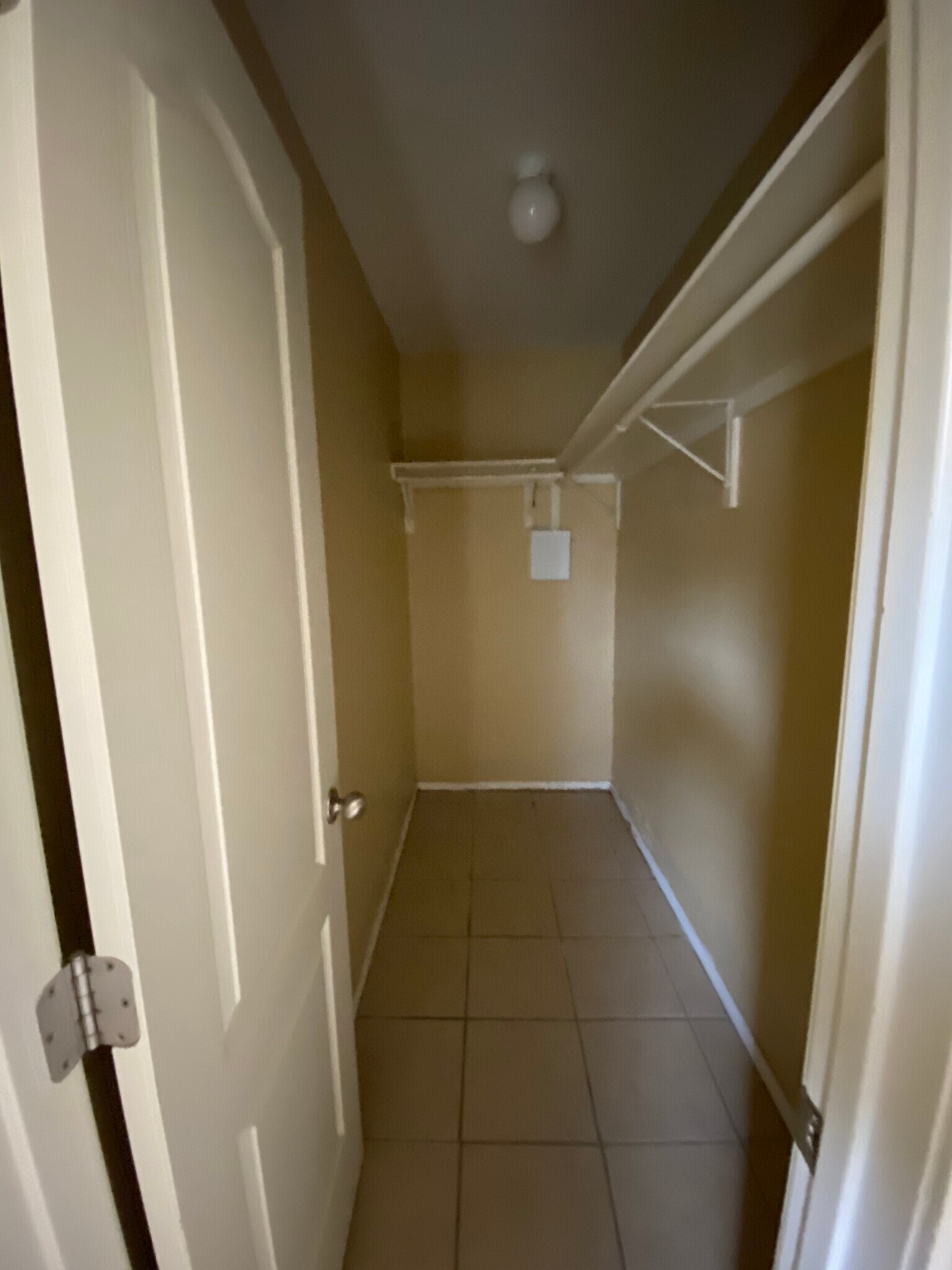 Building Photo - 1903 W Douglas St