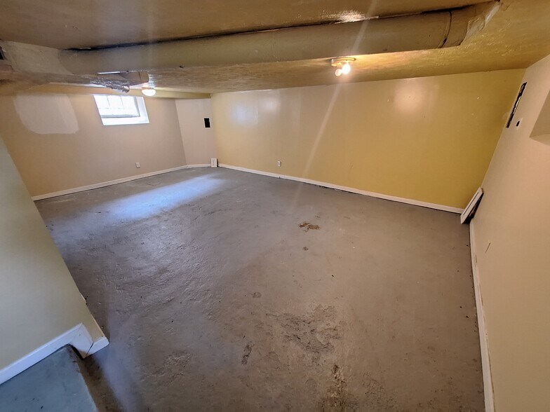 Building Photo - 2305 7th Street Rd