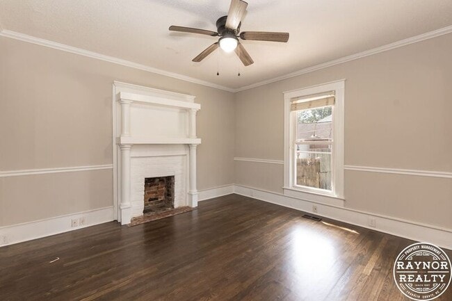 Building Photo - 223 S Main St