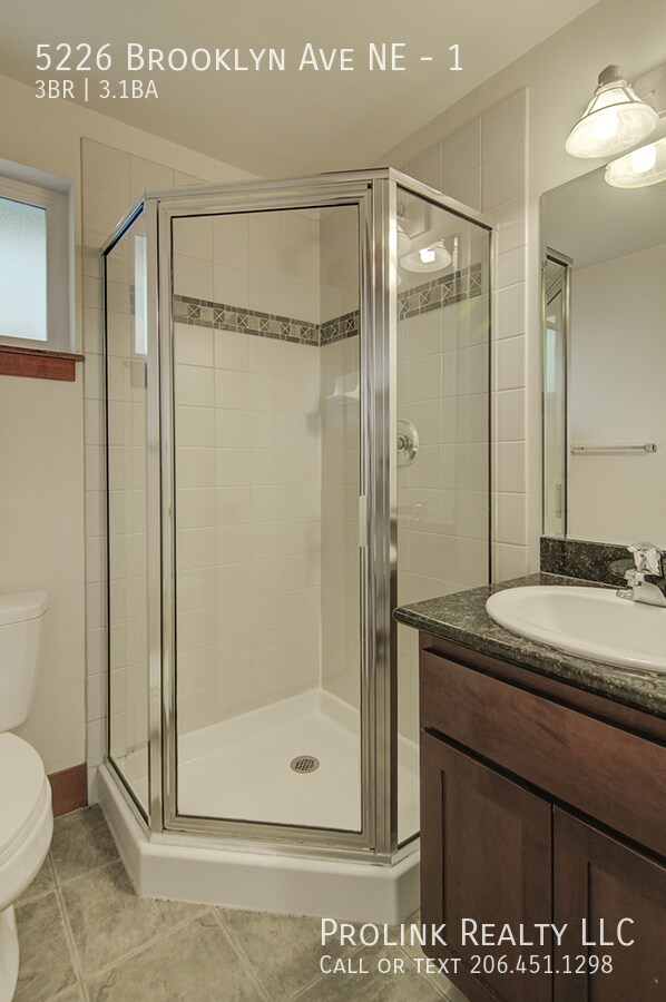 Building Photo - 5226 Brooklyn Ave NE