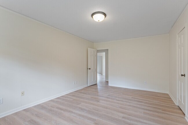 Building Photo - 2451 Belcher Dr