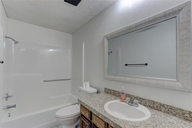 Building Photo - 2121 Meench Dr