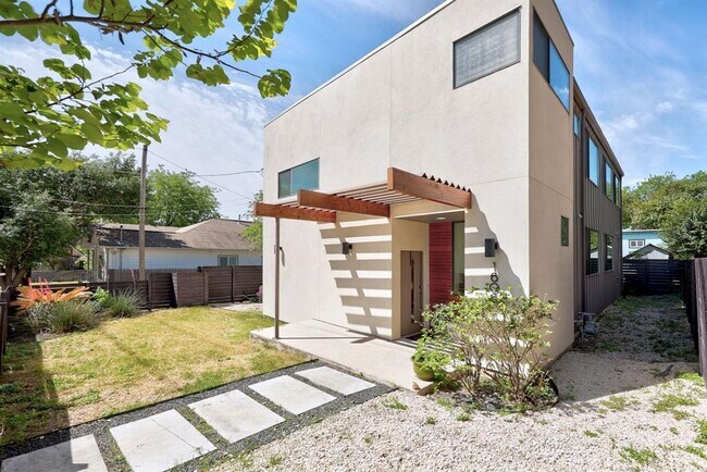 Building Photo - 1606 Salina St