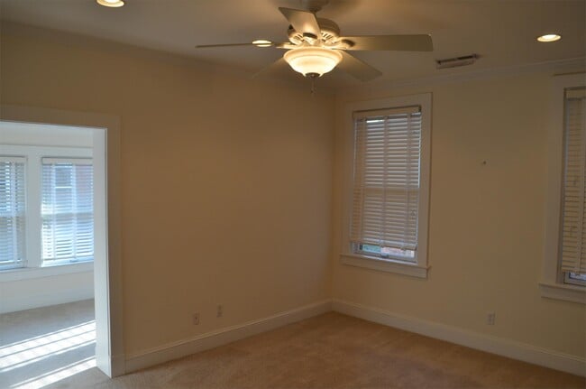Building Photo - 621 W Princess Anne Rd