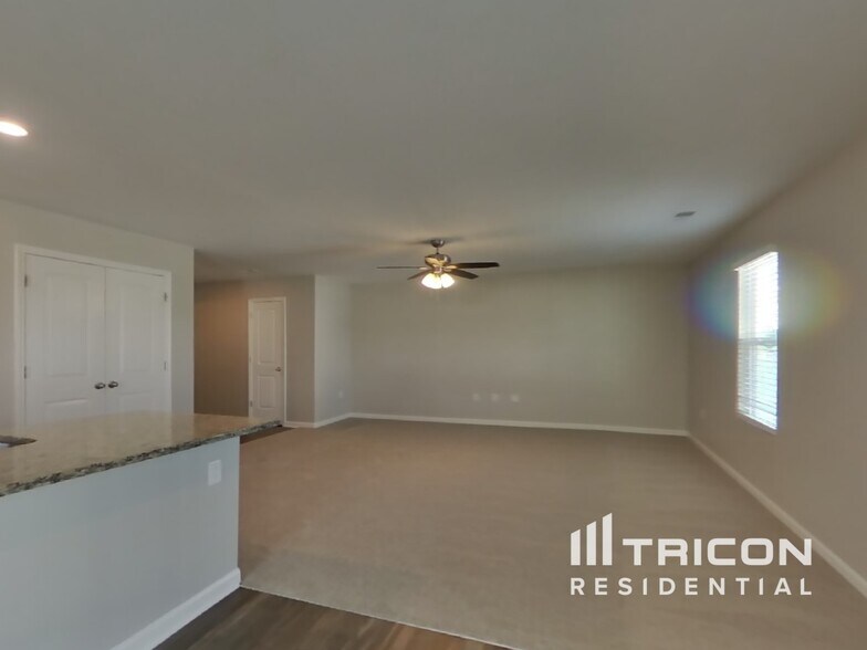 Building Photo - 260 Belcaro Dr