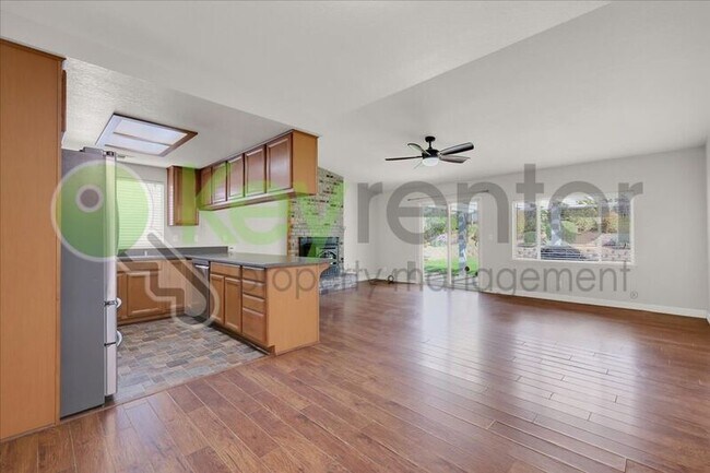 Building Photo - 6359 Edgewood Way