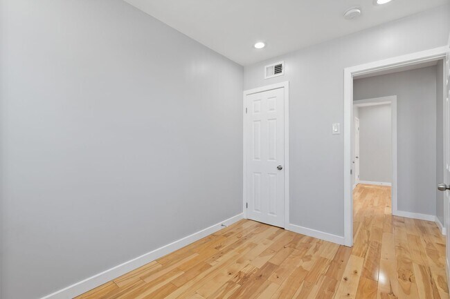 Building Photo - Wow! South Philly Modern 3 Bed 2 Bath Home! Yard! Central Air! W/D! H/W Floors! Gorgeous!