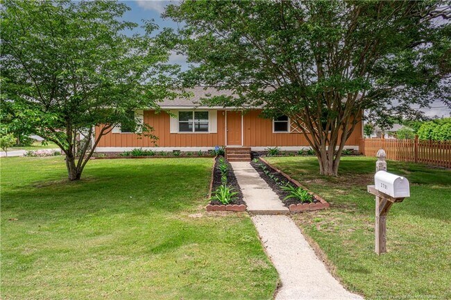 Building Photo - 2701 Daly Ave