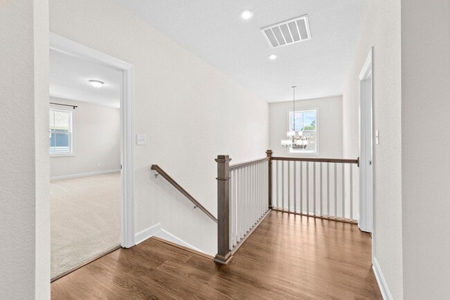 Building Photo - 5 bedroom 3.5 bath home in desired community